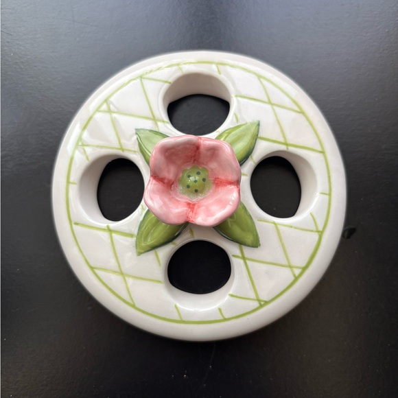 Longaberger Dogwood bathroom toothbrush set - Picture 4 of 10